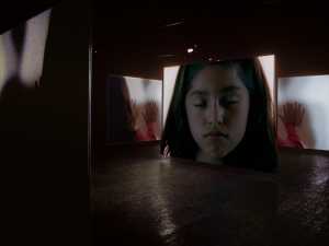 01_Doug Aitken, i am in you, 2000, Installation view